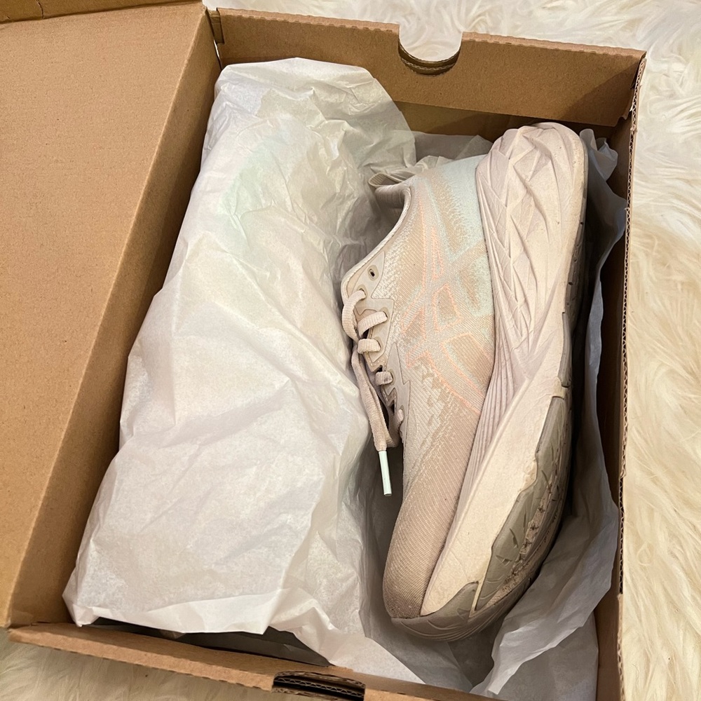 ASICS Novablast 4 | Size 7.5